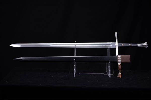 Espada Larga Colmillo de Cuervo